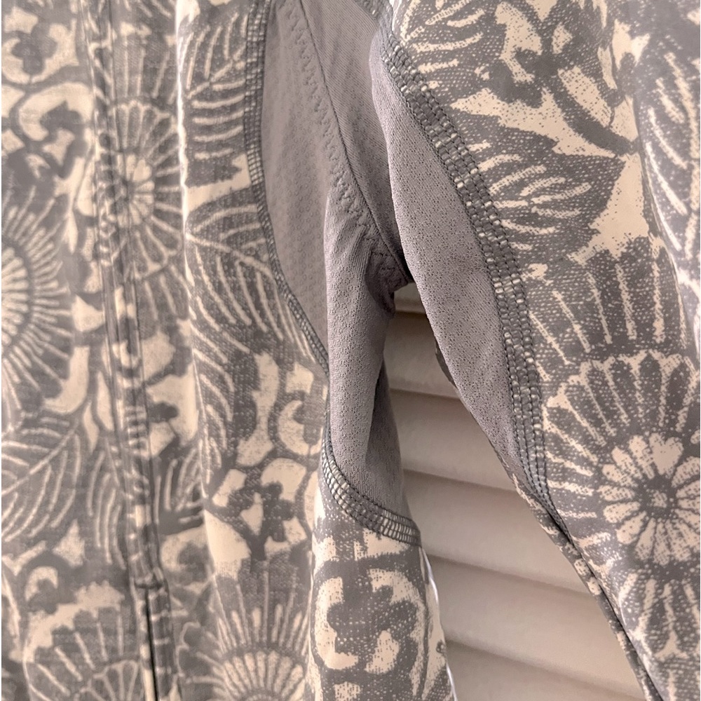 Lululemon Jacket - Picture 4 of 13